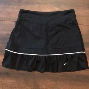 Nike - Ruffled small stripe tennis skirt - black